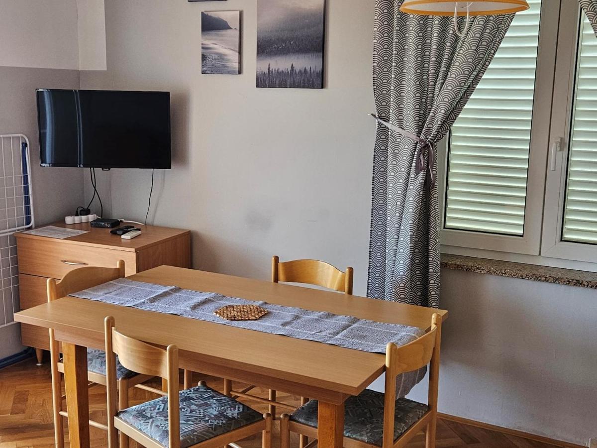 Apartments Trojak Baška Esterno foto